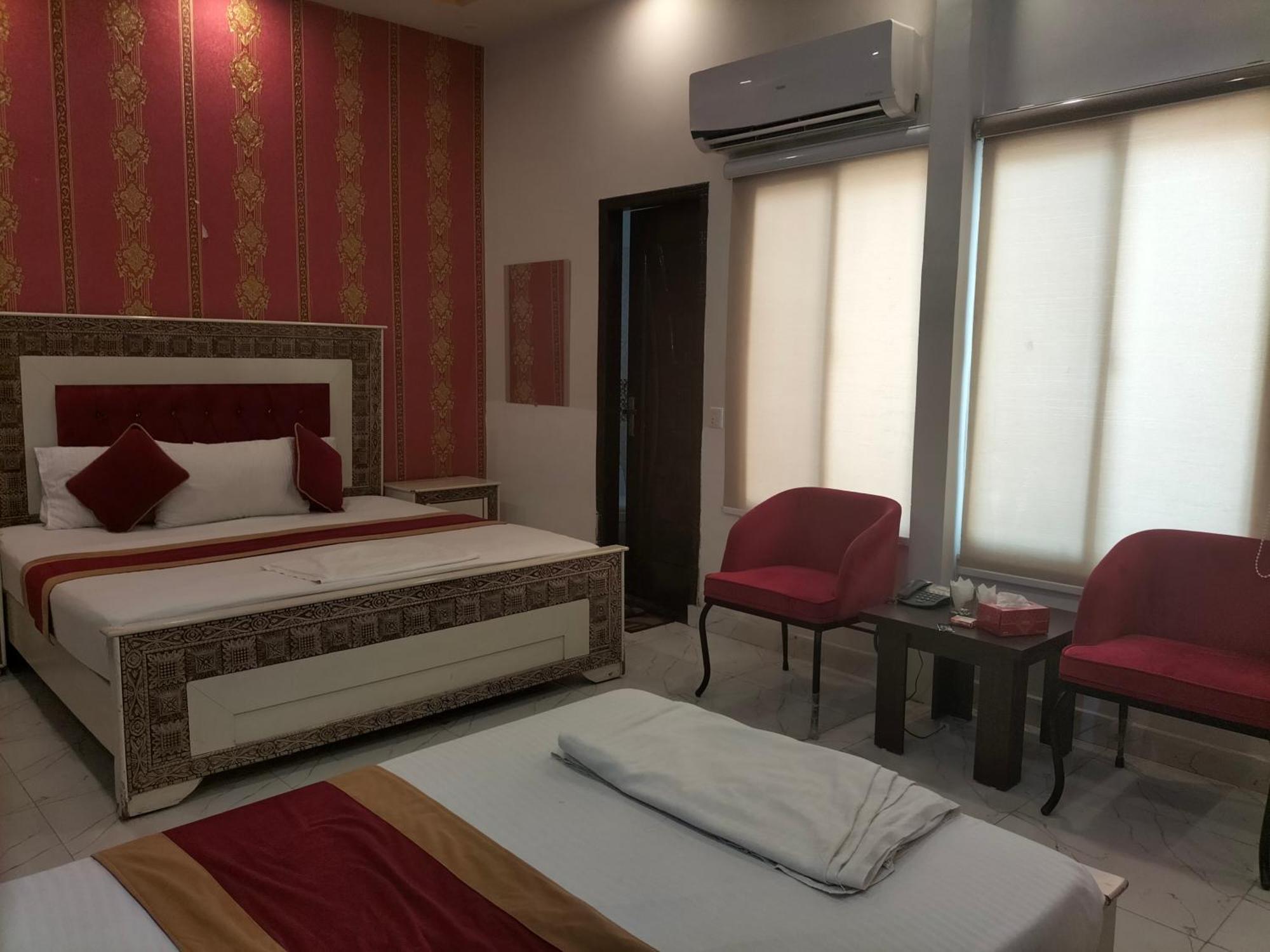 3⋆ HOTEL COMFORT ZONE LAHORE ≡ Лахор, Пакистан ≡ Lowest Booking Rates For  Hotel Comfort Zone Lahore in Лахор